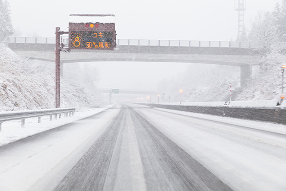 冬のドライブを安全に！雪道運転の注意点とコツ